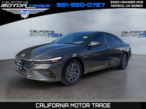 Used 2024 Hyundai Elantra SEL image 1