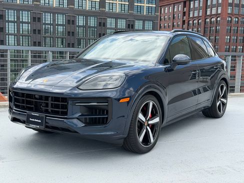 Certified 2026 Porsche Cayenne GTS AWD/4WD image 1