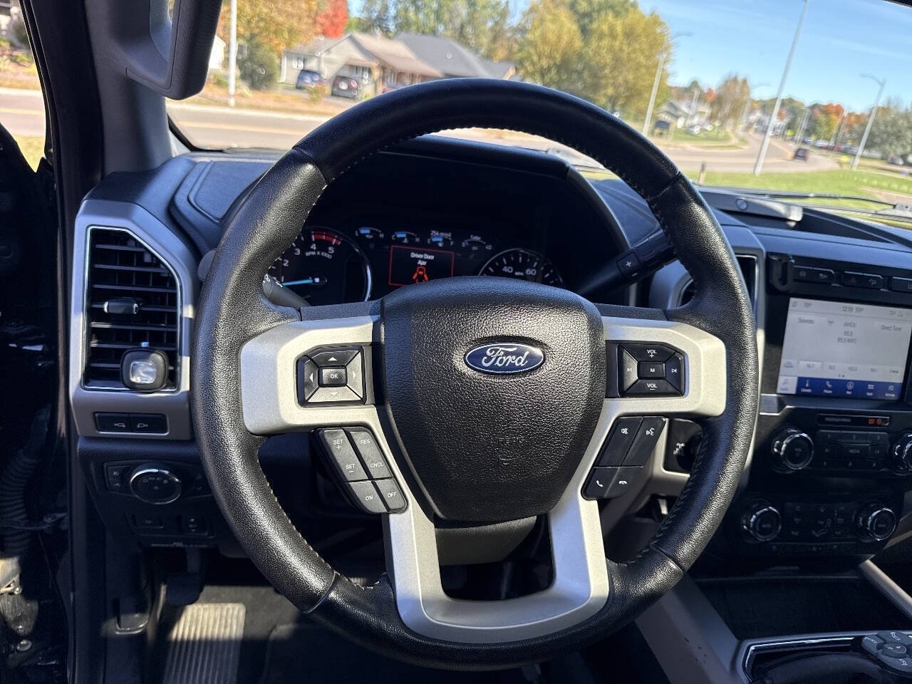 Used 2020 Ford F350 Lariat AWD/4WD image 23