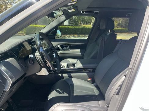 Used 2026 Land Rover Range Rover Long Wheelbase SE image 5