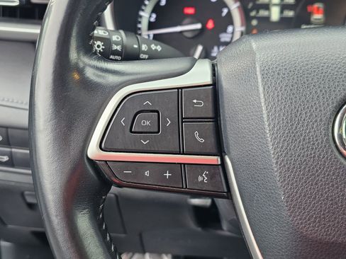 Used 2022 Toyota Highlander XLE image 31