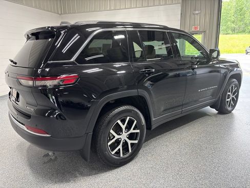 Used 2025 Jeep Grand Cherokee Limited w/ Luxury Tech Group II AWD/4WD image 7