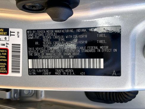 Used 2023 Toyota Highlander LE image 33