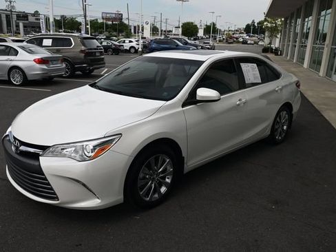 Used 2017 Toyota Camry XLE w/ Moonroof Package FWD image 21