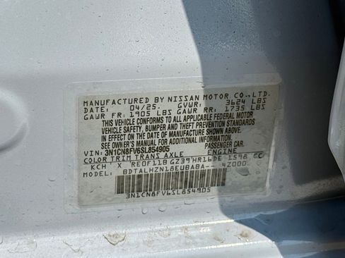 Used 2025 Nissan Versa SR w/ Trunk Package image 28