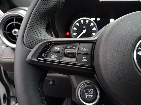 New 2025 Alfa Romeo Tonale AWD w/ Premium Package image 18