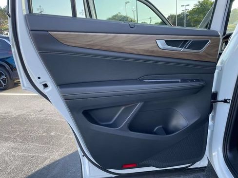 Certified 2026 Volkswagen Atlas SE w/ Panoramic Sunroof Package FWD image 11