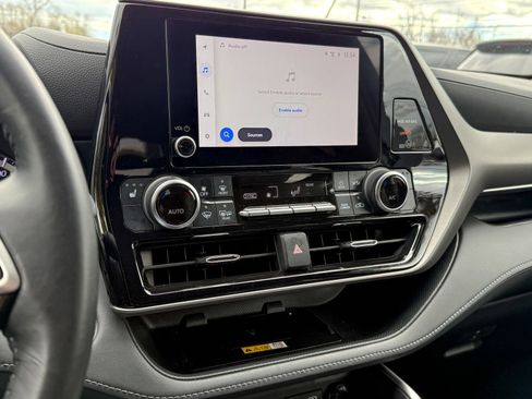 Used 2023 Toyota Highlander XLE image 17