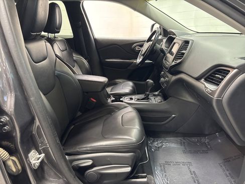 Used 2020 Jeep Cherokee Latitude Plus w/ Cold Weather Group image 10