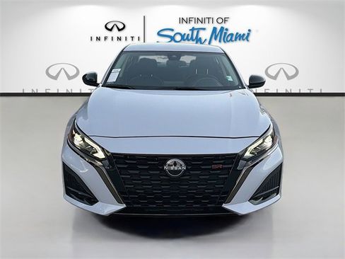 Used 2024 Nissan Altima 2.5 SR image 2