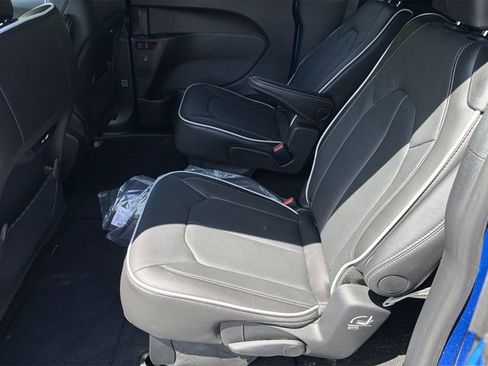 New 2026 Chrysler Pacifica Limited FWD image 17