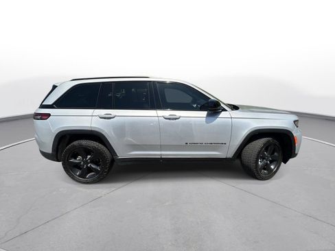 Used 2024 Jeep Grand Cherokee Altitude image 5