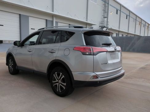 Used 2018 Toyota RAV4 LE image 7