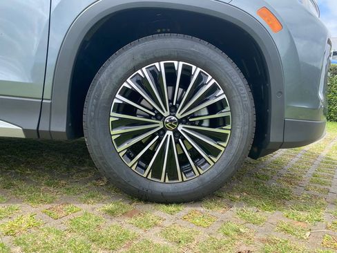 New 2026 Volkswagen Tiguan S FWD image 27