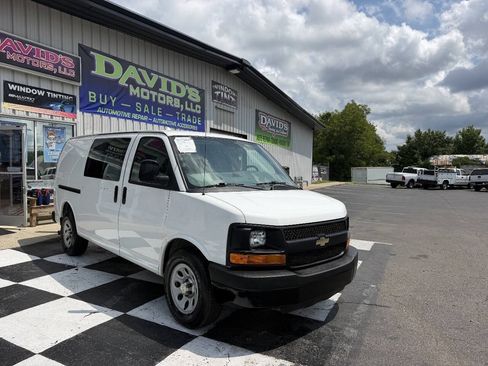Used 2014 Chevrolet Express 1500 RWD image 3