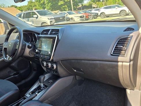 Used 2025 Mitsubishi Outlander Sport AWD image 30