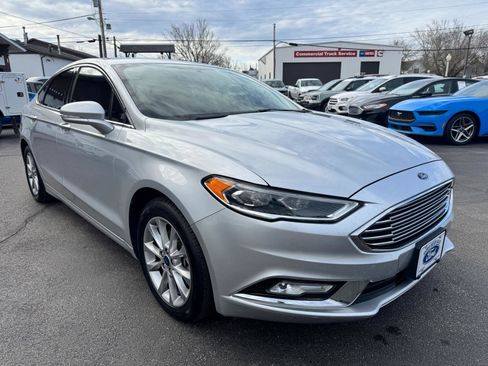 Used 2017 Ford Fusion SE w/ Fusion SE Technology Package image 7