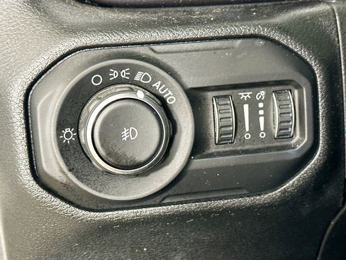 Used 2021 Jeep Wrangler Unlimited Sahara image 10