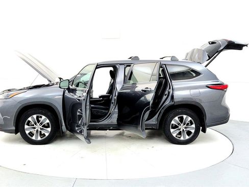 Used 2023 Toyota Highlander XLE image 10