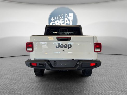 Used 2023 Jeep Gladiator Sport image 5