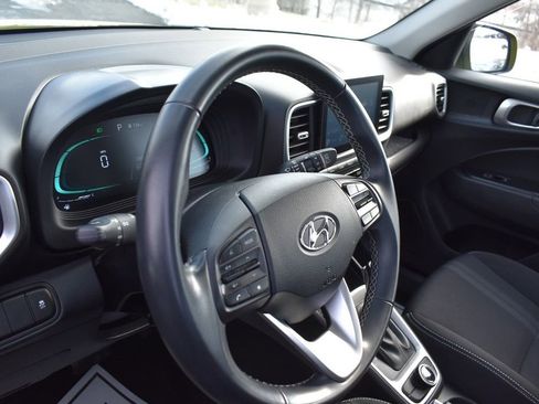 Used 2024 Hyundai Venue SEL image 12
