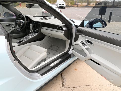 Used 2015 Porsche 911 Turbo image 37