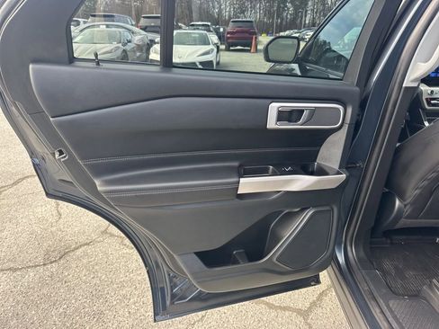 Used 2022 Ford Explorer XLT w/ Equipment Group 202A image 27