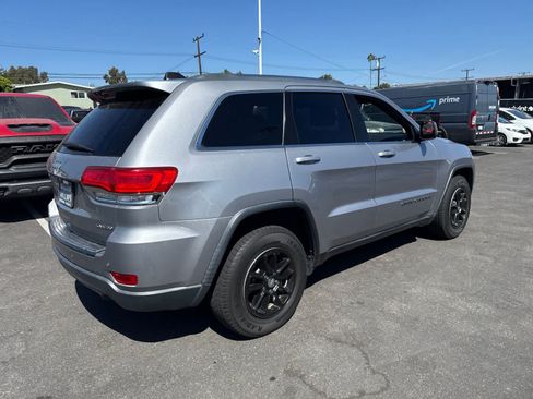 Used 2018 Jeep Grand Cherokee Laredo RWD image 14