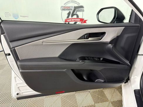 Used 2025 Toyota Camry SE w/ Convenience Package image 10