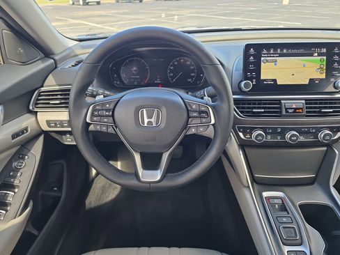 Used 2019 Honda Accord Touring image 9