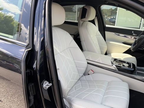 Used 2026 BMW 740i RWD image 37