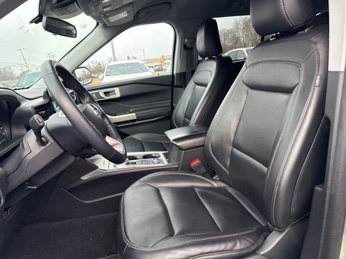 Used 2023 Ford Explorer XLT w/ Equipment Group 202A image 9