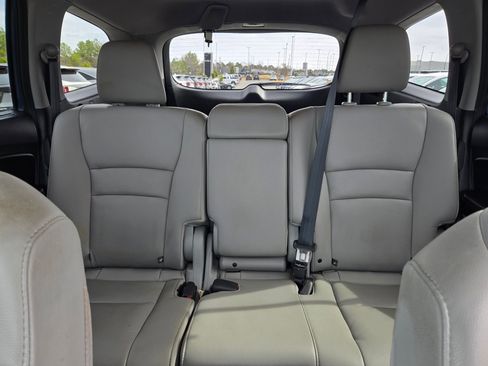 Used 2019 Honda Pilot Touring image 13