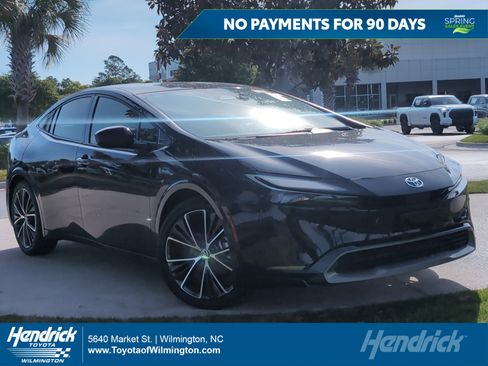 Used 2023 Toyota Prius XLE image 1