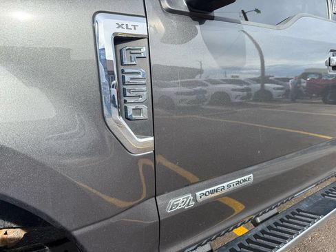 Used 2017 Ford F250 XLT w/ XLT Premium Package AWD/4WD image 12