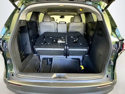 Used 2025 Toyota Sienna XLE w/ XLE Plus Package image 27