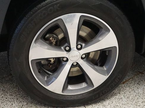 Certified 2019 Jeep Cherokee Limited w/ Trailer Tow Group image 14