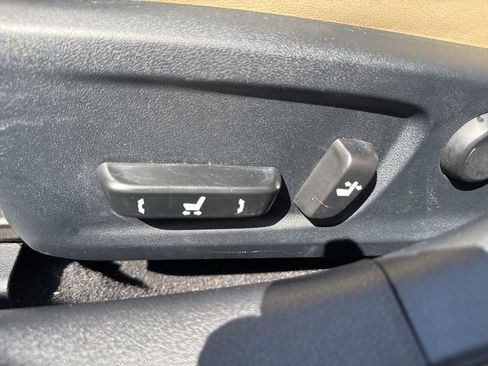 Used 2016 Lexus IS 200t RWD image 19