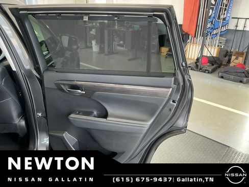 Used 2021 Toyota Highlander Platinum AWD/4WD image 39
