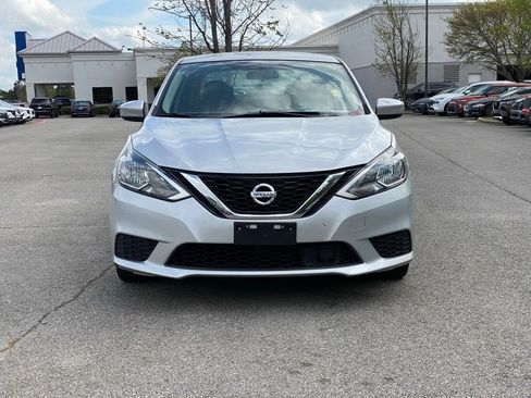 Used 2019 Nissan Sentra SV image 2