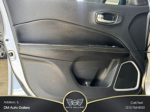 Used 2019 Jeep Compass Latitude w/ Cold Weather Group AWD/4WD image 17