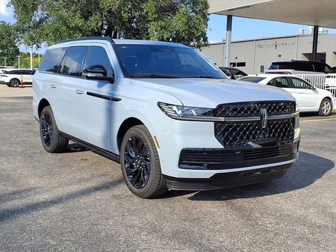 New 2025 Lincoln Navigator Reserve w/ Jet Appearance Package image 3
