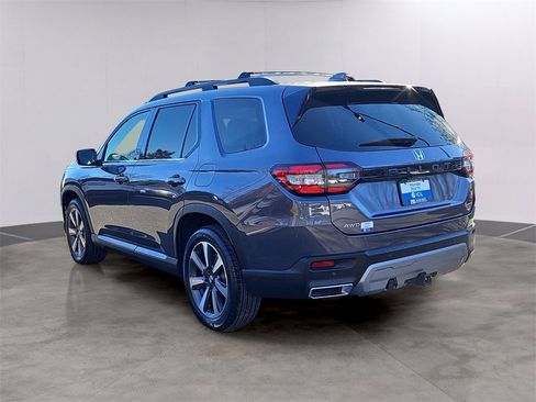 Used 2024 Honda Pilot Touring image 6