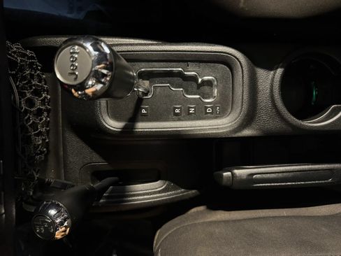 Used 2013 Jeep Wrangler Sport AWD/4WD image 16