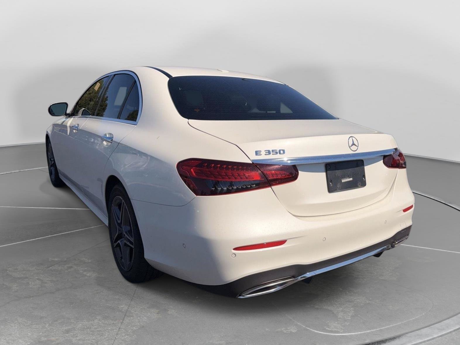 Used 2023 Mercedes-Benz E 350 Sedan image 2