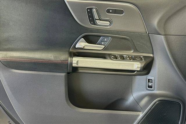 Used 2023 Mercedes-Benz EQB 300 4MATIC image 17