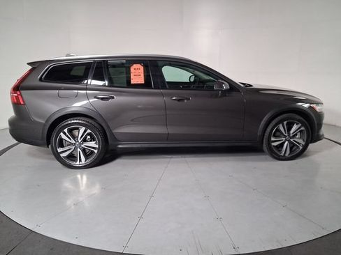 Used 2025 Volvo V60 B5 Cross Country Plus AWD/4WD image 3