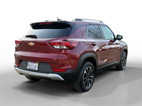 Used 2025 Chevrolet TrailBlazer LT w/ LT Cold Weather Package image 5