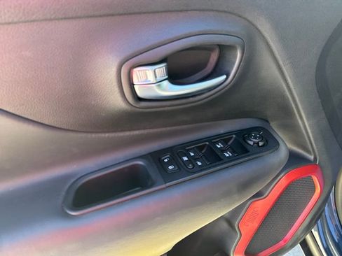 Used 2022 Jeep Renegade Trailhawk w/ Trailer Tow Group image 11