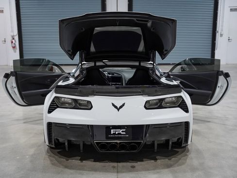 Used 2016 Chevrolet Corvette Z06 w/ 3LZ Preferred Equipment Group image 44